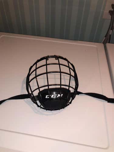 Black New Medium CCM FM580 Helmet