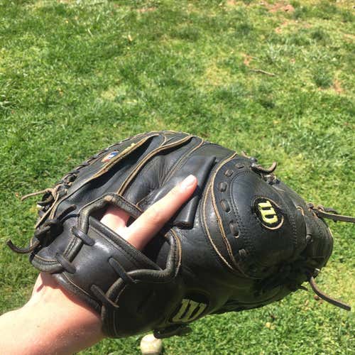 Wilson a2403 a2000 catchers mitt. 34.5. Shoot offers!!