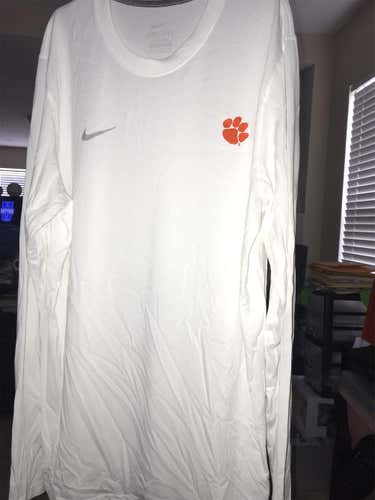 White Men's Medium Nike Shirt