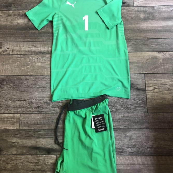 New Large Puma EVOknit Goalkeeper Kit Bundle