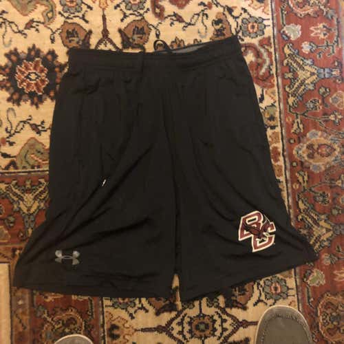 Black Men's Medium/Large Under Armour Shorts