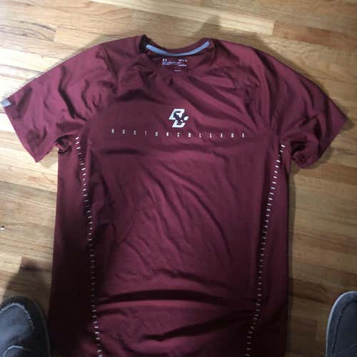 Red Men's Large Under Armour Shirt