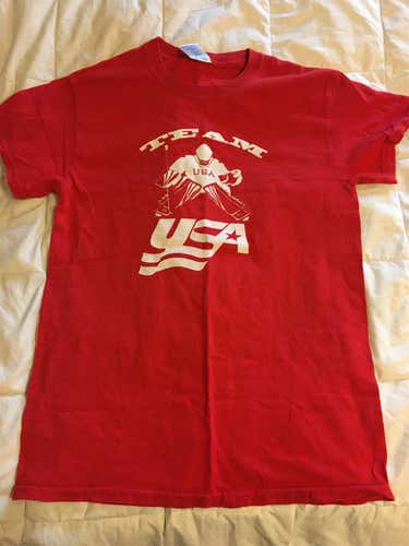 Red USA hockey T-shir