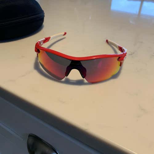 Red Men's Oakley Radar Sunglasses