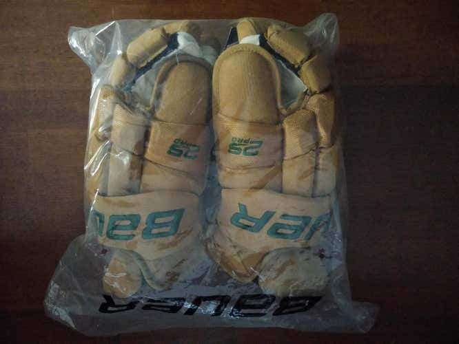 Corey Perry Dallas Stars Winter Classic Gold New Senior Bauer Supreme 2S Pro Gloves 14" Pro Stock