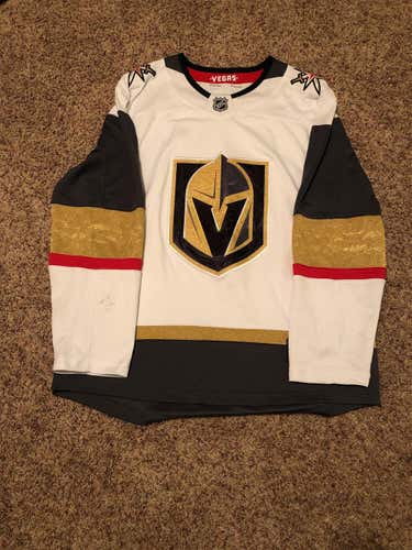 White Fanatics Vegas Golden Knights Men's Large   Jersey