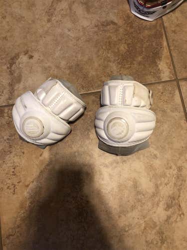 Medium Maverik M3 Elbow Pads, Used