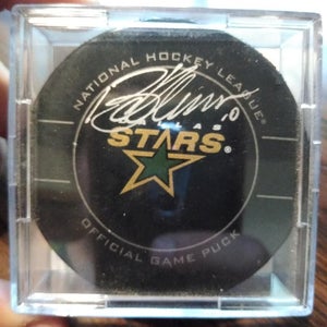Brenden Morrow autographed Dallas Stars New official game puck with COA