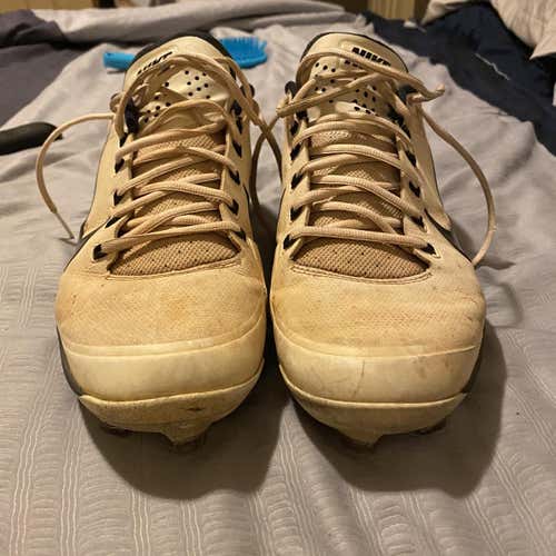 White Men's 10 (Women's 11) Low Cut