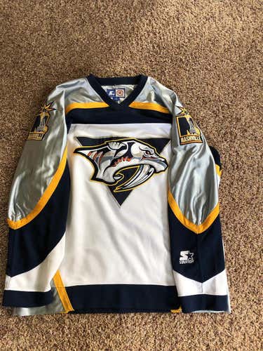 White Nashville Predators Men's Medium   Jersey