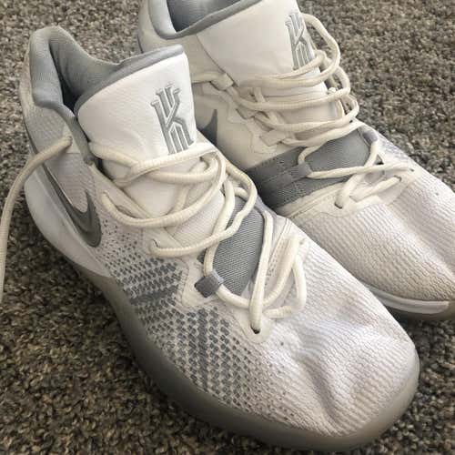 Men's 10 Nike Kyrie Irving Basketball Shoes