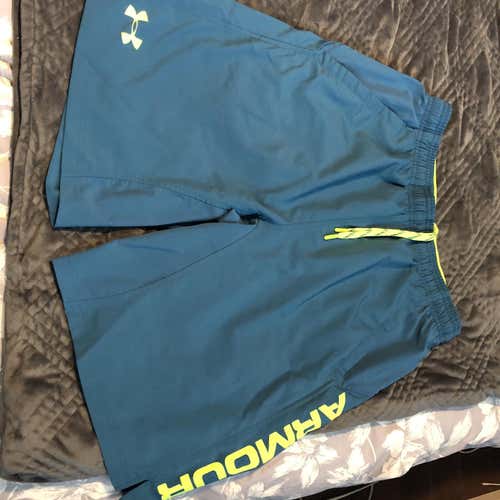 Green Men's Large Under Armour Shorts