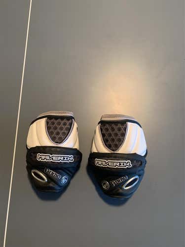 New Medium Maverik Rome Arm Pads