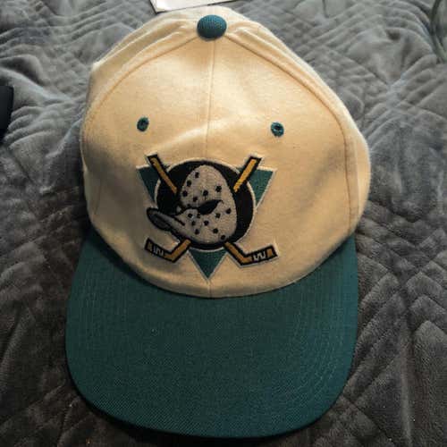 Anaheim Mighty Ducks Vintage SnapBack - White - Unisex One Size Fits All
