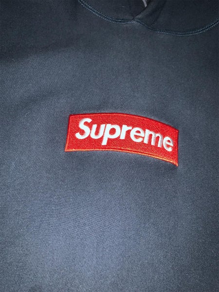 Box logo sweatshirt Supreme Blue size M International in Cotton - 36684765