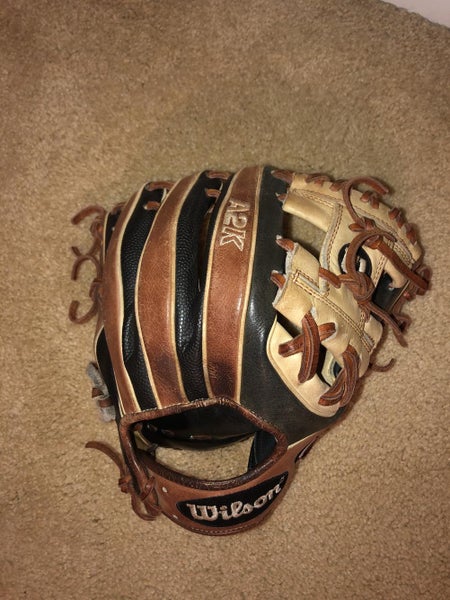 Used Wilson Right Handed Infield A2K 1788 Baseball Glove 11.25"