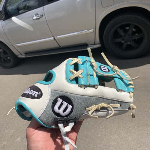 Used Infield A2000 1786 11.5" Baseball Glove