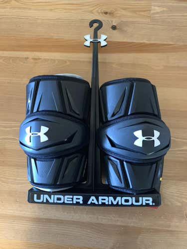 BNWT Medium Under Armour Revenant Arm Pads