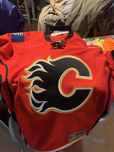 Calgary Flames NHL Medium Fan Wear Jersey Barely Used