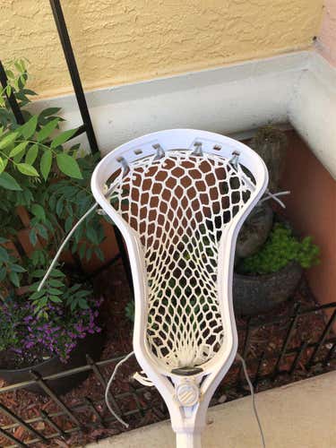 Strung Maverik Kinetik White