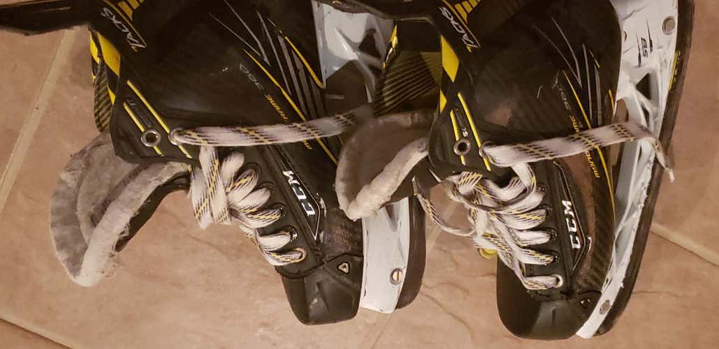 Junior Used CCM Super Tacks Hockey Skates Size 5