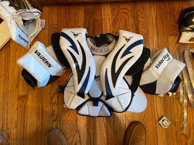 Used Small Vaughn V5 7260Goalie Chest Protector