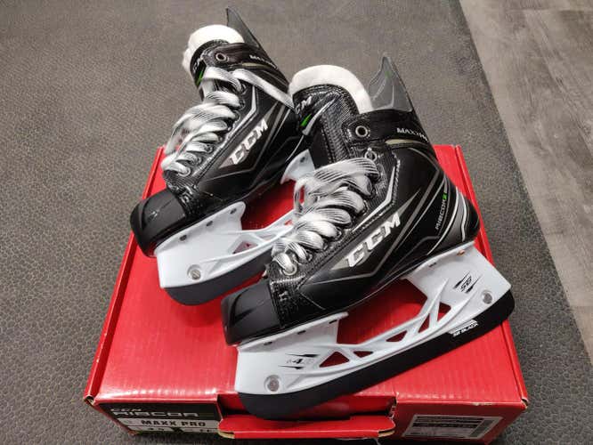Junior New CCM RibCor MaxxPro Hockey Skates EE (Extra Wide) Size 4.5