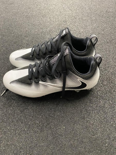 White New Men's 9.5 (Women's 10.5) Molded Cleats Nike Low Cut