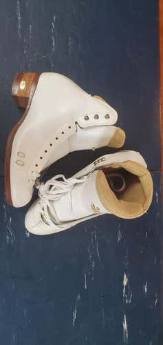 New Riedell 1310 LS Figure Skates Size 5.5 B-A