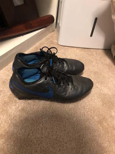 Black Men's Molded Cleats Nike Tiempo Legend 8 FG Cleats