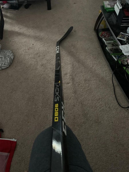 Used Right Handed Tacks 9080 Toe Hockey Stick