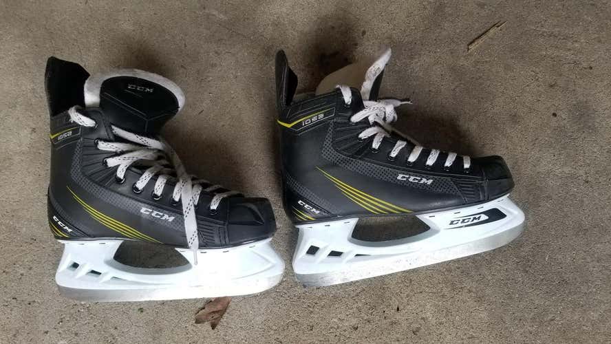 Senior Used CCM CCM 1052 Hockey Skates Size 7