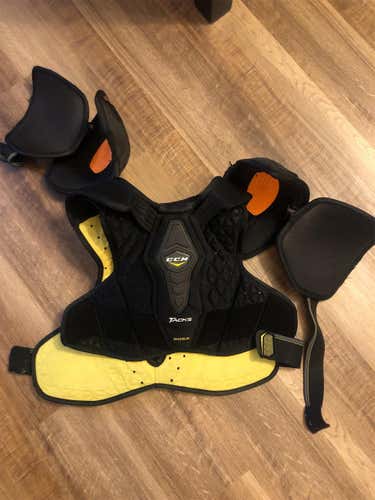 Used Medium CCM Tacks 6052 Shoulder Pads