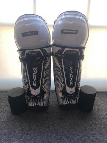 *CCM Super Tacks PRO Stock Shin Pads