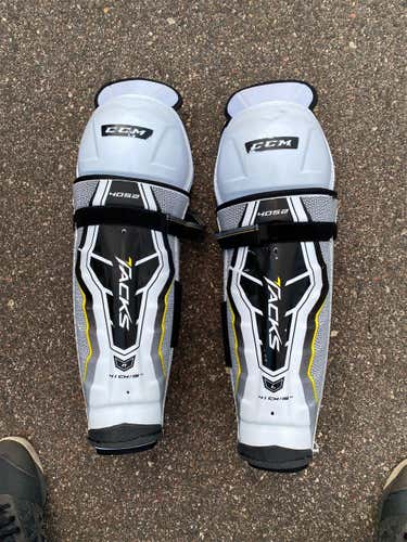 Basically New CCM Tacks 4052 Shin Pads 16 Inch Senior