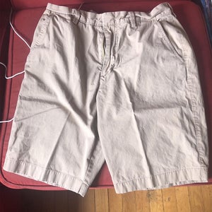 Men's J Crew 32 Waist 11 Inch Length Khaki Shorts
