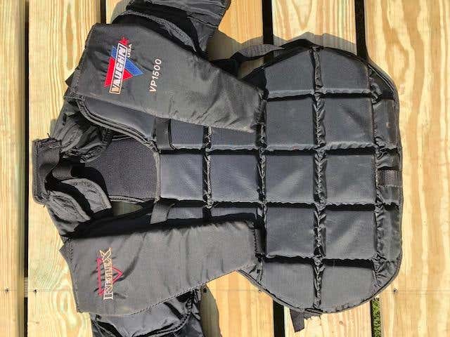 Senior Used Large Vaughn vp 1500 Goalie Chest Protector