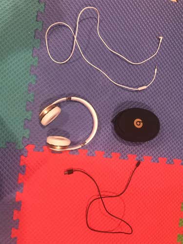 Used Beats Solo3 Wireless Headphones