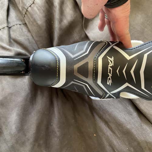 Used CCM Tacks 9040R D&R (Regular) Size 9 Inline Skates