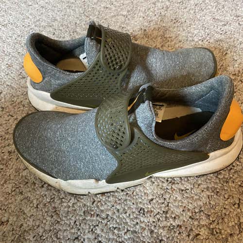 Gray Unisex 8.0 (Women's 9.0) Nike Shoes