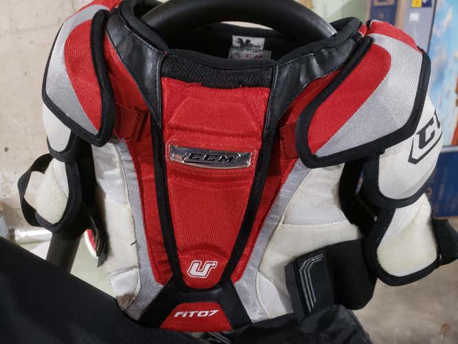 THE BEST JUNIOR!- Junior Medium CCM U+ Shoulder Pads