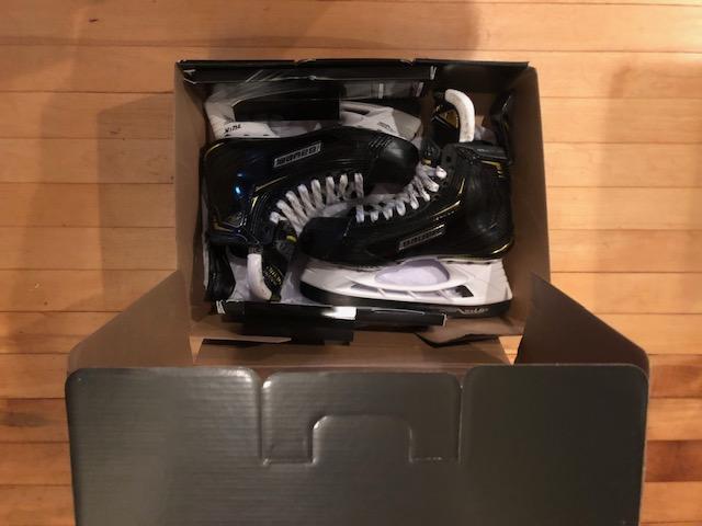 Junior New Bauer Supreme 2S Pro Hockey Skates D&R (Regular) Size 5