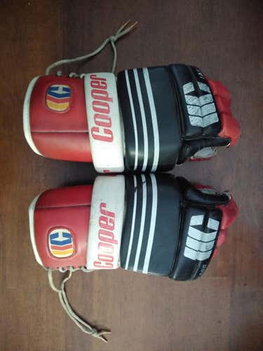 Chicago Blackhawks Colored Cooper LABS Used Senior Gloves 14" with new palms