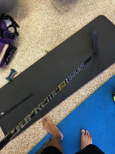 Brand new Bauer Supreme 2S Pro 77 flex p28 Lefty LH Hockey Stick Toe Curve