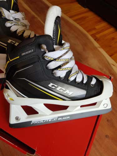 New CCM Tacks 9080 Goalie Skates Size 3.5