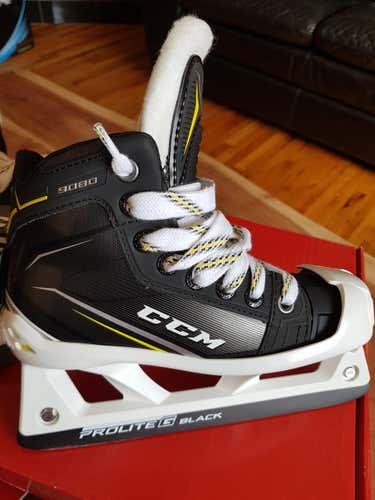 New CCM Tacks 9080 Goalie Skates Size 1