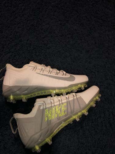 Nike Hurrache 7 Cleats Size 9.5 White/ Gray