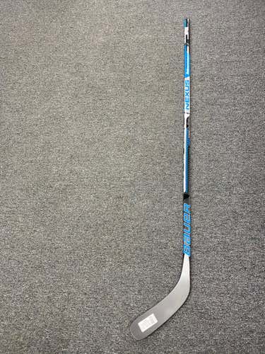 New Sr Bauer RH Nexus N2700 95 flex w/P88 curve Stick
