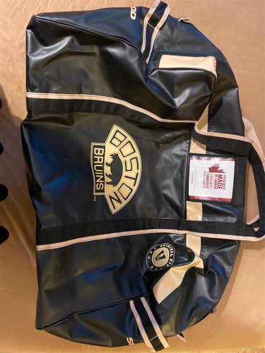 Like New Boston Bruins Sherwood Player Bag