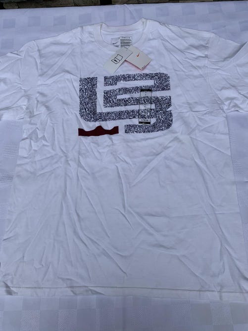 New Adult Men's Large Nike LeBron James White color T-Shirt N30